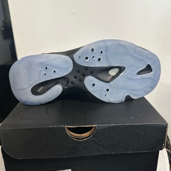 Air Jordan 11 low top - Picture 2 of 3